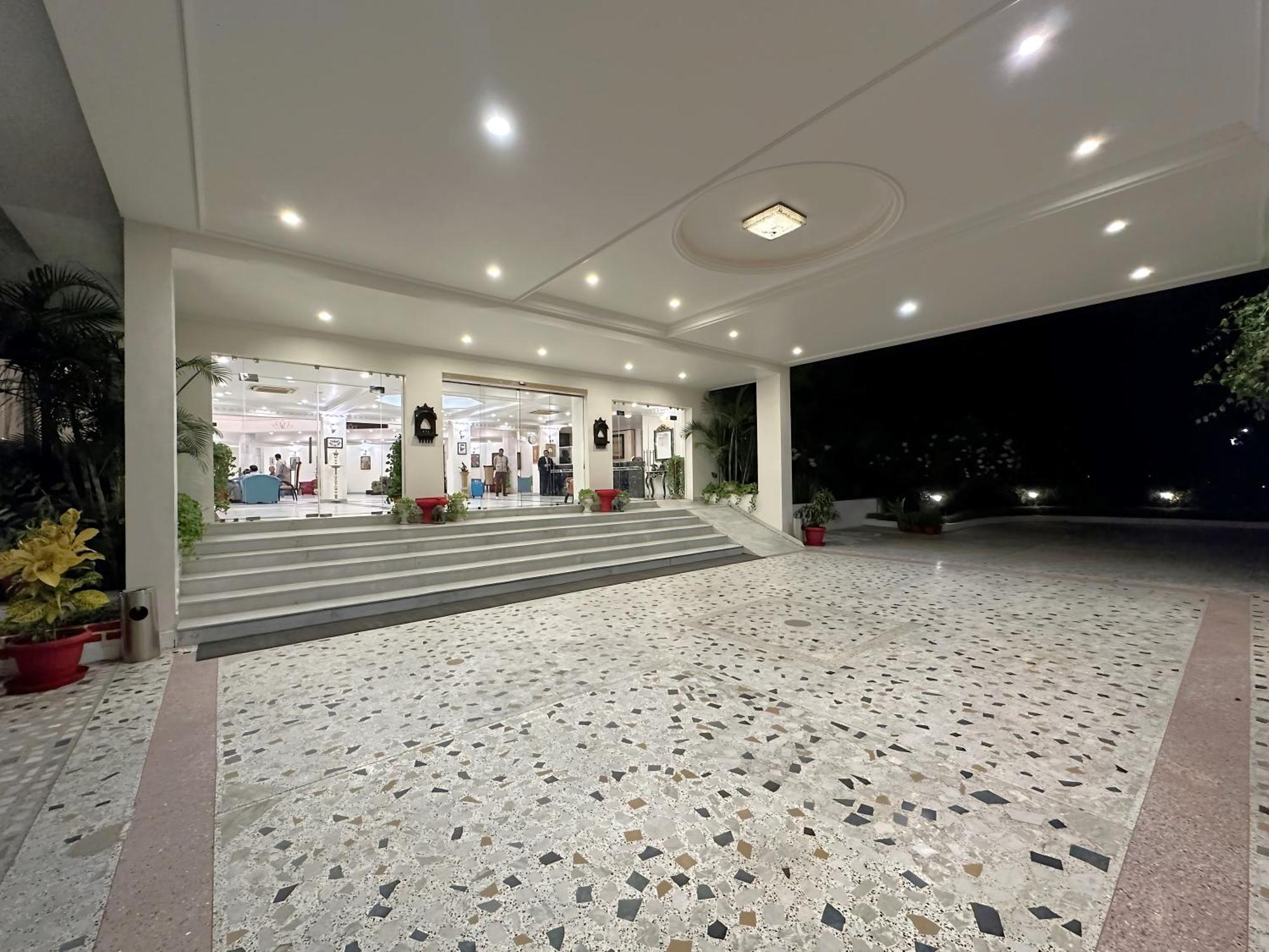 A S Hotels Khajuraho Ngoại thất bức ảnh