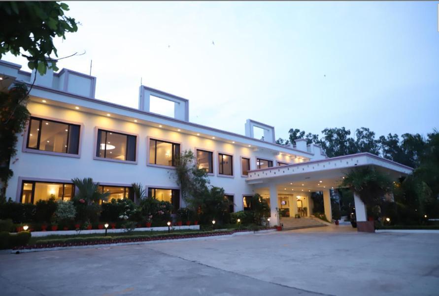 A S Hotels Khajuraho Ngoại thất bức ảnh
